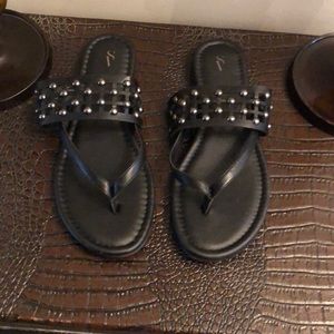 Simply very black Sandel’s